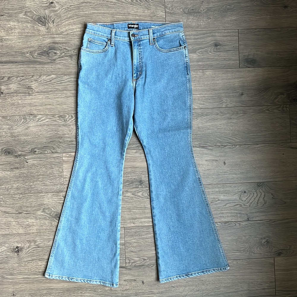 🆕 Wrangler - High rise flare - size 30